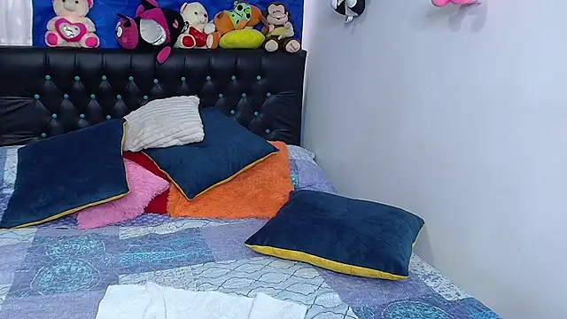 Snapshot of melikaronit2 chatting on October 2, 6:02 pm melikaronit2 online show from October 2, 6:02 pm