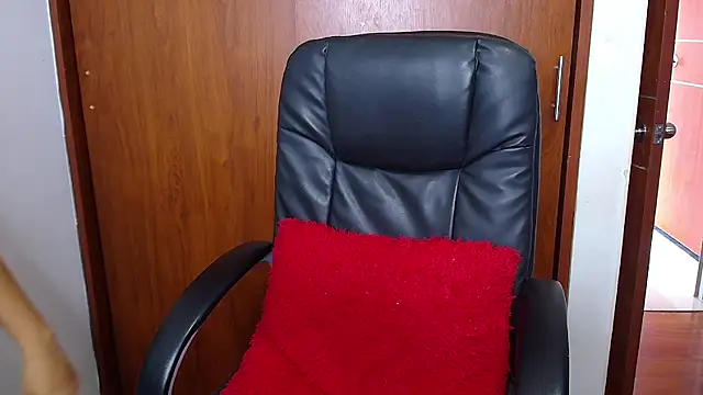 Snapshot of melikaronit2 chatting on October 29, 6:21 pm melikaronit2 online show from October 29, 6:21 pm