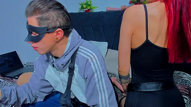 Snapshot of COUPLE25_33 chatting on October 20, 8:28 am COUPLE25 33 online show from October 20, 8:28 am