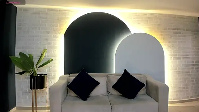 Snapshot of LeahNovac chatting on September 30, 11:05 am LeahNovac online show from September 30, 11:05 am