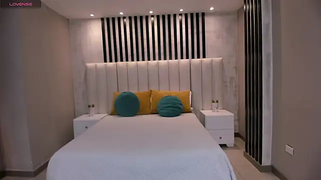 Snapshot of LeahNovac chatting on October 15, 11:35 am LeahNovac online show from October 15, 11:35 am