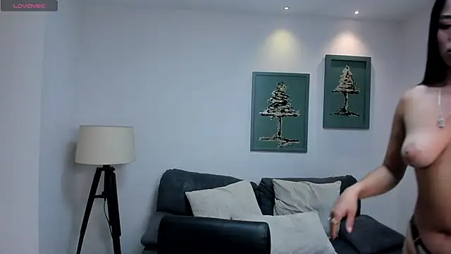 Snapshot of LeahNovac chatting on October 19, 5:04 pm LeahNovac online show from October 19, 5:04 pm