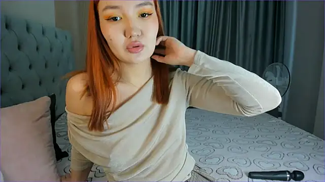 ElaraHaze online show from September 19, 6:01 am