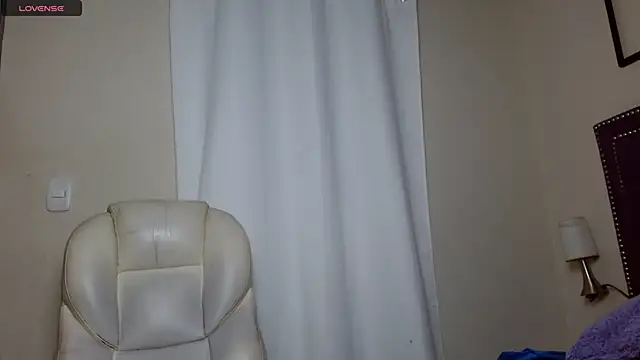 Snapshot of lunadread chatting on October 22, 1:05 pm lunadread online show from October 22, 1:05 pm