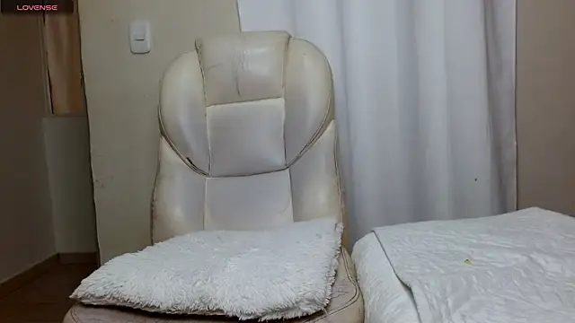 Snapshot of lunadread chatting on October 20, 1:03 pm lunadread online show from October 20, 1:03 pm