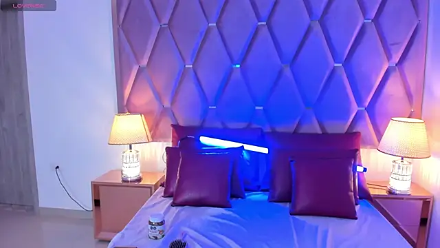 Snapshot of MaskedGirl_ chatting on October 31, 12:53 pm MaskedGirl online show from October 31, 12:53 pm