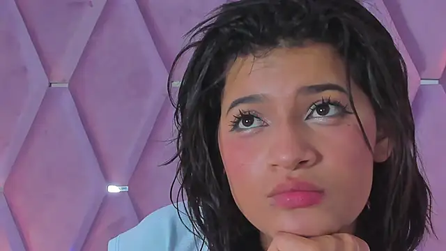 Snapshot of MaskedGirl_ chatting on October 22, 8:36 pm MaskedGirl online show from October 22, 8:36 pm