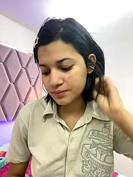 Snapshot of MaskedGirl_ chatting on October 4, 11:38 am MaskedGirl online show from October 4, 11:38 am