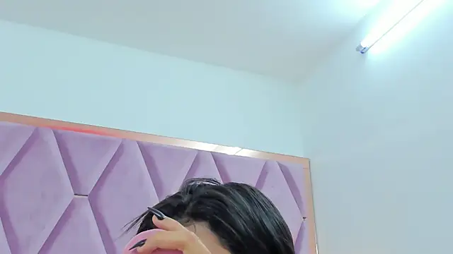 Snapshot of MaskedGirl_ chatting on October 16, 11:35 am MaskedGirl online show from October 16, 11:35 am