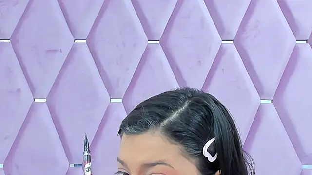 Snapshot of MaskedGirl_ chatting on October 8, 11:47 am MaskedGirl online show from October 8, 11:47 am