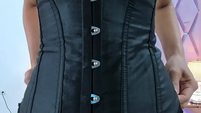 Snapshot of MaskedGirl_ chatting on October 2, 12:43 pm MaskedGirl online show from October 2, 12:43 pm