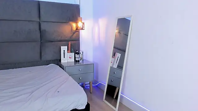 Snapshot of Slenna_Moon chatting on October 16, 3:09 am Slenna Moon online show from October 16, 3:09 am