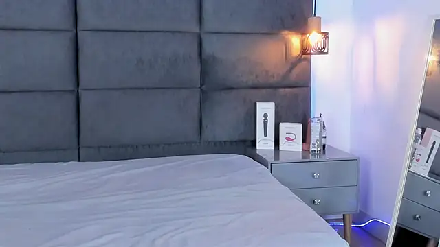 Snapshot of Slenna_Moon chatting on October 14, 3:20 am Slenna Moon online show from October 14, 3:20 am