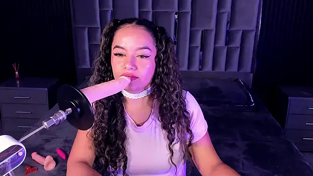 Snapshot of Kristenbread chatting on October 3, 8:25 pm Kristenbread online show from October 3, 8:25 pm