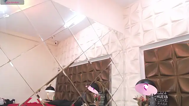 Snapshot of MeganLarsson chatting on October 14, 11:46 am MeganLarsson online show from October 14, 11:46 am