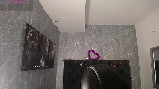 lizzysnow   online show from September 9, 11:54 am