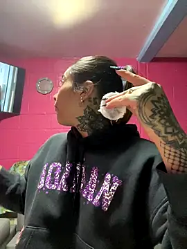 Snapshot of emperatrixsex chatting on October 24, 2:51 am emperatrixsex online show from October 24, 2:51 am