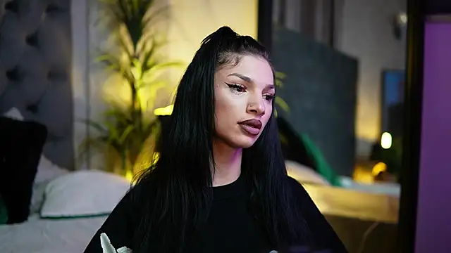 Snapshot of MiamiCoffee chatting on October 3, 6:57 pm MiamiCoffee online show from October 3, 6:57 pm