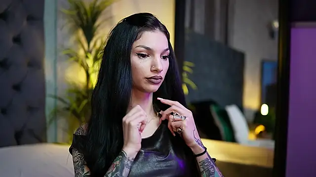 Snapshot of MiamiCoffee chatting on October 1, 5:51 pm MiamiCoffee online show from October 1, 5:51 pm