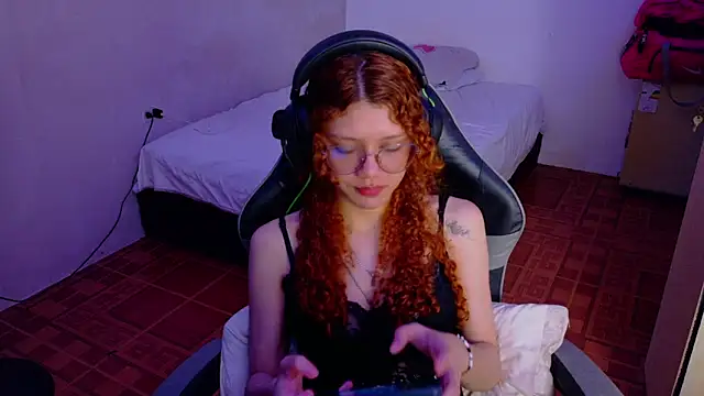 Snapshot of Birdie_0 chatting on November 1, 2:43 pm Birdie 0 online show from November 1, 2:43 pm