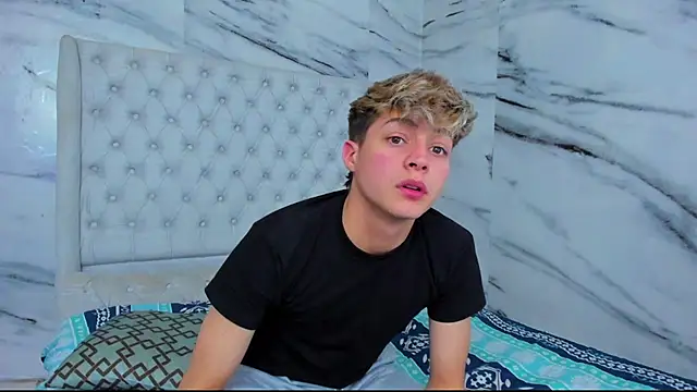 Snapshot of Ari_and_Storm chatting on October 17, 4:54 pm Ari and Storm online show from October 17, 4:54 pm