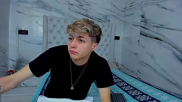 Snapshot of Ari_and_Storm chatting on October 3, 8:25 pm Ari and Storm online show from October 3, 8:25 pm