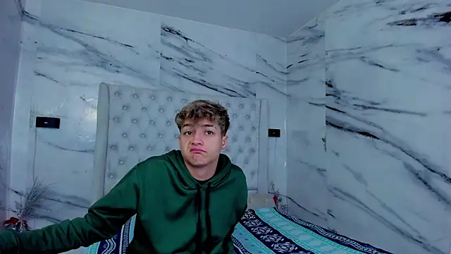 Snapshot of Ari_and_Storm chatting on October 5, 12:43 pm Ari and Storm online show from October 5, 12:43 pm