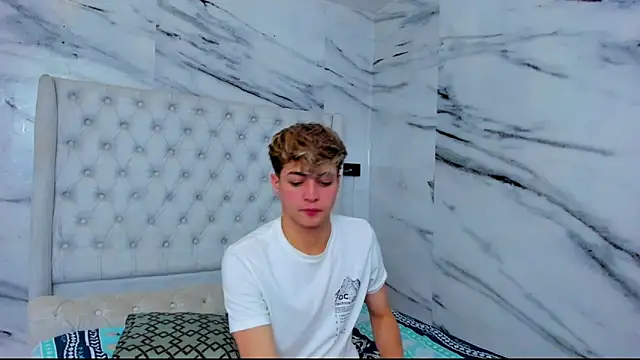 Snapshot of Ari_and_Storm chatting on October 16, 4:53 pm Ari and Storm online show from October 16, 4:53 pm