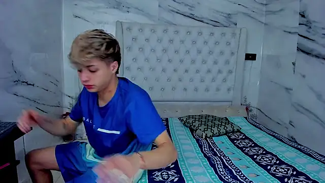 Snapshot of Ari_and_Storm chatting on October 10, 1:49 pm Ari and Storm online show from October 10, 1:49 pm