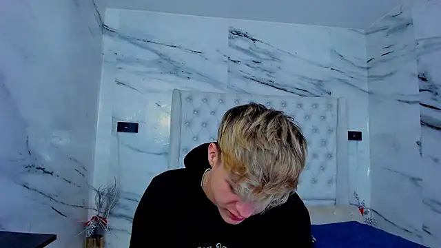 Ari and Storm online show from November 11, 1:08 pm