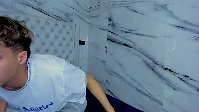 Snapshot of Ari_and_Storm chatting on October 2, 5:29 pm Ari and Storm online show from October 2, 5:29 pm