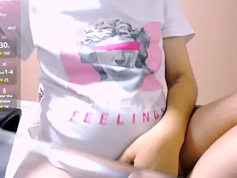 charlothee122 online show from September 16, 1:46 am