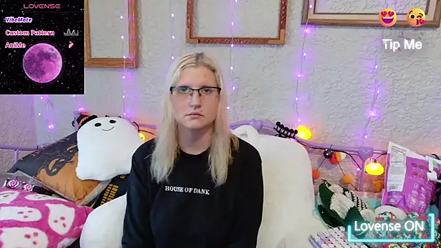 samanthamalichite online show from October 20, 1:47 pm