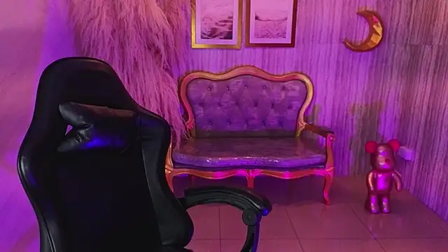 ivy lodge s online show from September 19, 8:41 pm