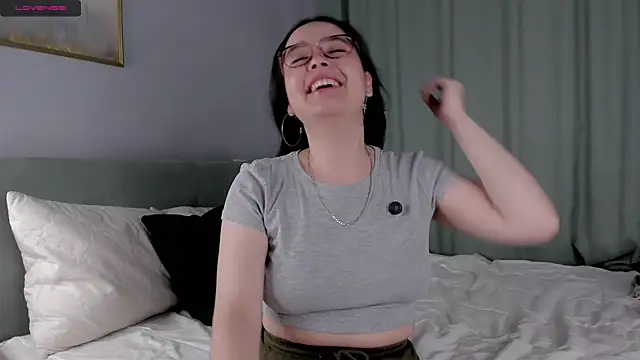 WildaBisom online show from October 1, 12:59 am