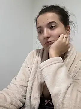 MissMay online show from October 22, 4:01 pm