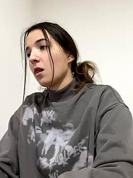 MissMay online show from October 21, 4:00 pm