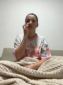 MissMay online show from September 26, 2:47 pm