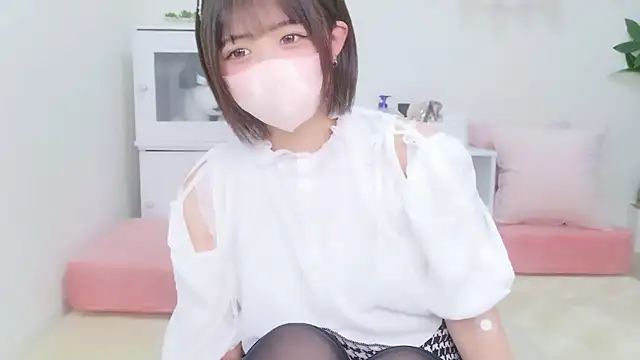 Hinata Sun online show from October 6, 1:39 pm