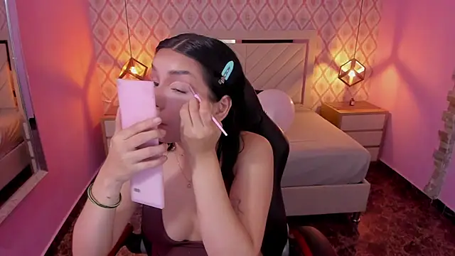 Snapshot of CHRISTY_TEIGEN4 chatting on October 4, 8:13 pm CHRISTY TEIGEN4 online show from October 4, 8:13 pm