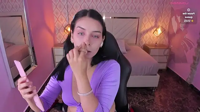 Snapshot of CHRISTY_TEIGEN4 chatting on October 31, 8:02 pm CHRISTY TEIGEN4 online show from October 31, 8:02 pm