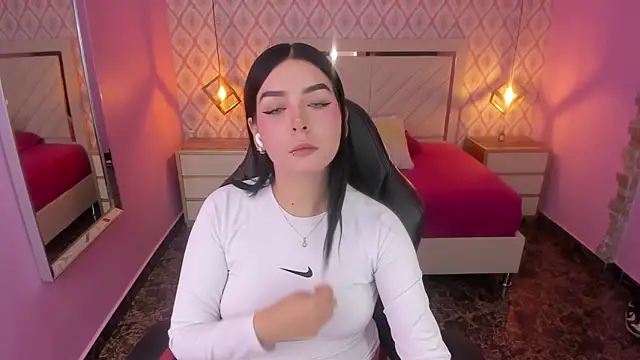 Snapshot of CHRISTY_TEIGEN4 chatting on October 20, 7:28 pm CHRISTY TEIGEN4 online show from October 20, 7:28 pm