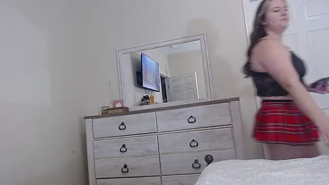 livvylane online show from October 3, 1:00 am