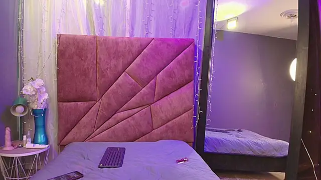 Snapshot of Shalyn_Lux chatting on September 30, 9:19 pm Shalyn Lux online show from September 30, 9:19 pm