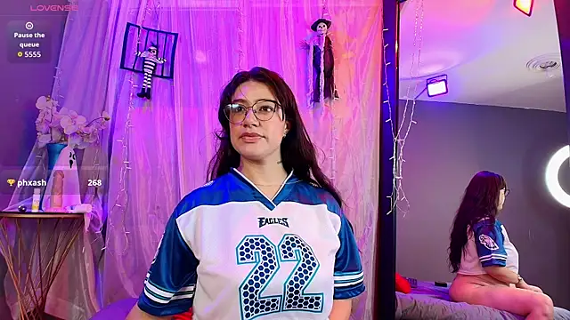 Snapshot of Shalyn_Lux chatting on October 21, 4:38 am Shalyn Lux online show from October 21, 4:38 am