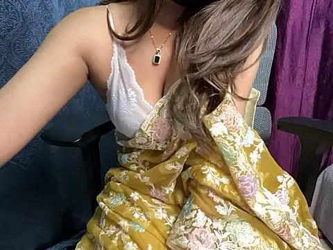 Snapshot of YoursSuku chatting on October 11, 6:21 pm YoursSuku online show from October 11, 6:21 pm