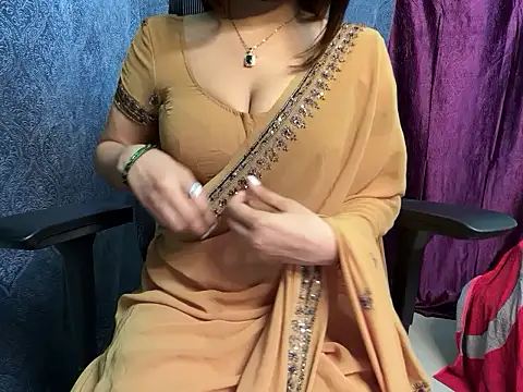 Snapshot of YoursSuku chatting on October 4, 8:24 pm YoursSuku online show from October 4, 8:24 pm