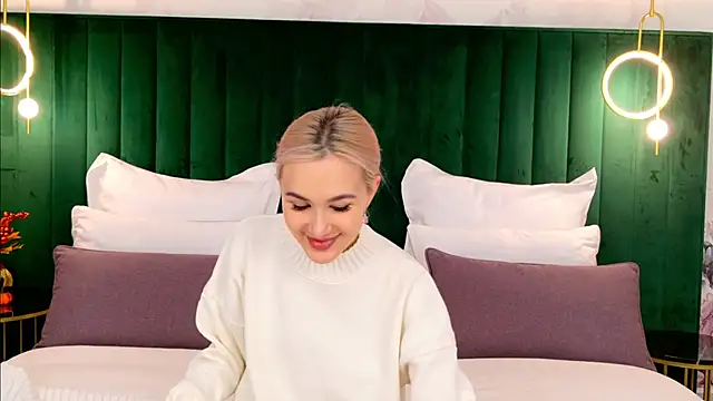 BarbieMilne online show from September 28, 3:50 pm