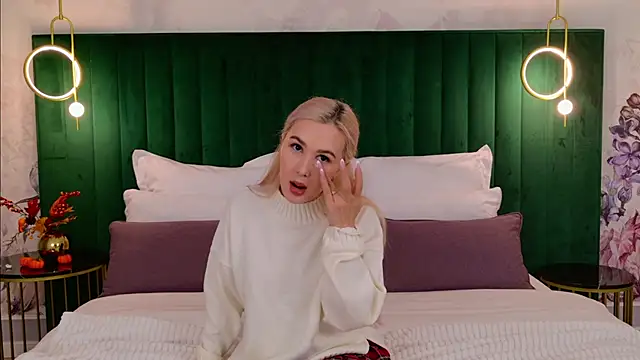 BarbieMilne online show from September 26, 3:31 pm