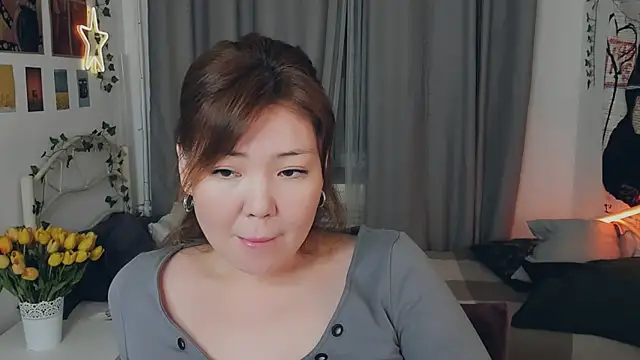 nazu chan online show from October 10, 2:11 pm